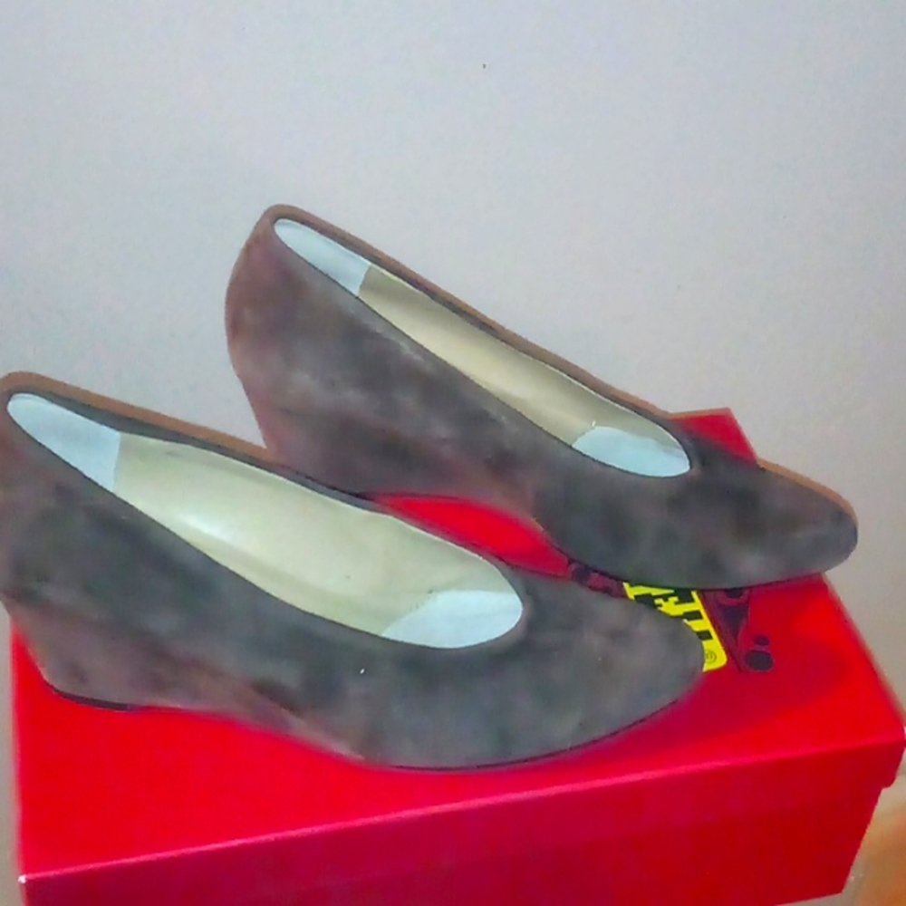 Women's Dily's Brown Suede Wedge Size 8N